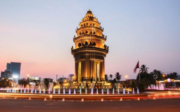 tuong-dai-doc-lap-Phnom-Penh-Product-Image